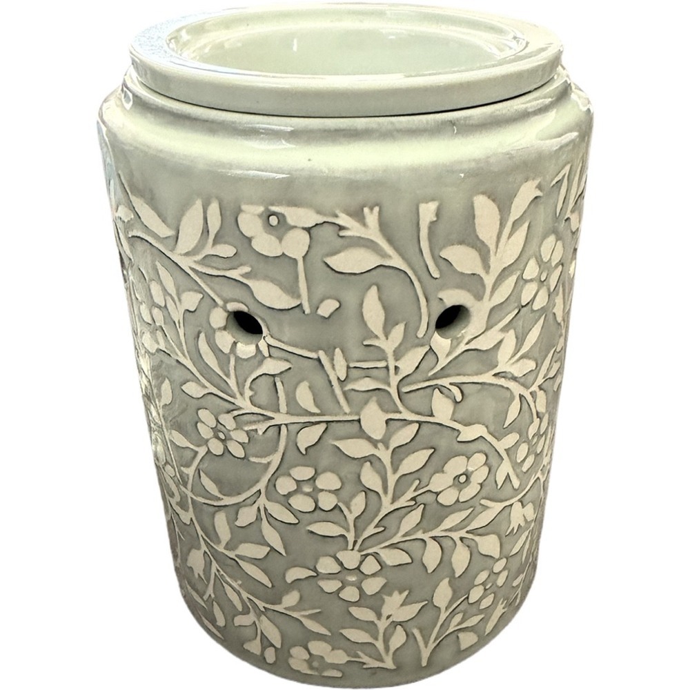 Scentsy "Meet in the Meadow" Warmer Floral Ceramic Wax Melt Burner Cottagecore
